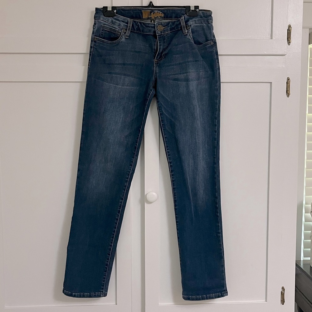 Kut from the Kloth Women's straight cut jeans. Size 6. Gently worn.